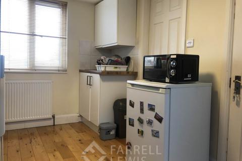 Studio to rent, Medway Drive, Greenford UB6