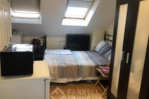 Studio to rent, Medway Drive, Greenford UB6