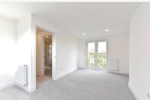 92 Walpole Road, London, N17 6BL
