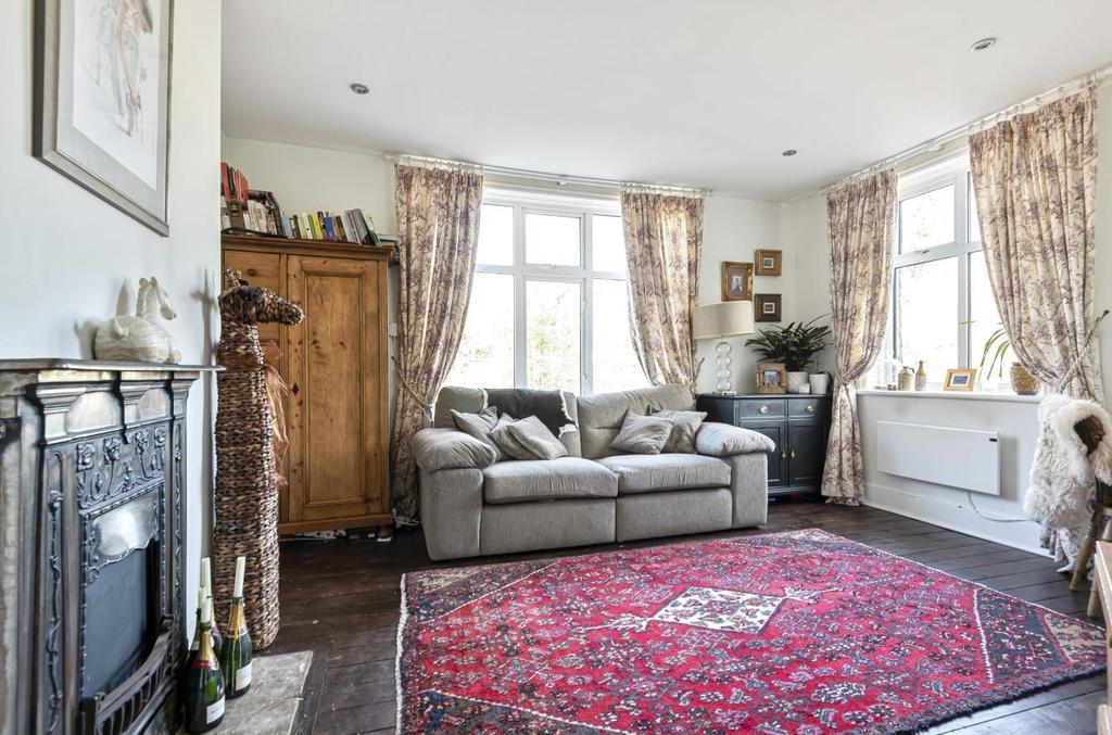 Longdene Road, Haslemere, GU27 1 bed flat £190,000