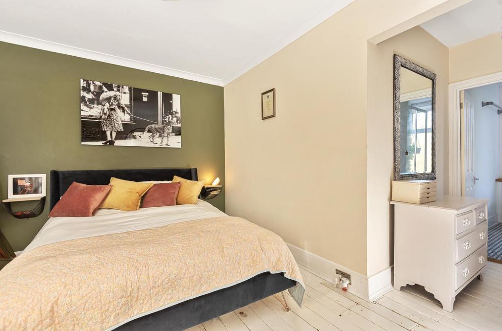 Longdene Road, Haslemere, GU27 1 bed flat £190,000