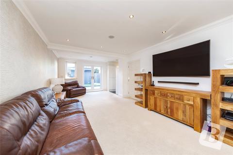 18 Meadow Walk, Dagenham, RM9 5PS