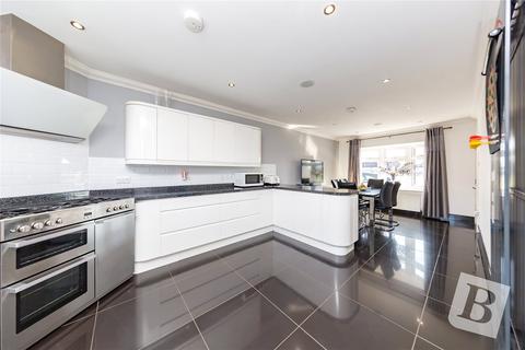 18 Meadow Walk, Dagenham, RM9 5PS
