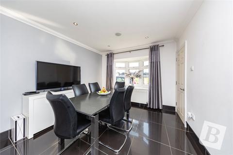 18 Meadow Walk, Dagenham, RM9 5PS