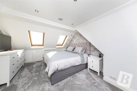 18 Meadow Walk, Dagenham, RM9 5PS