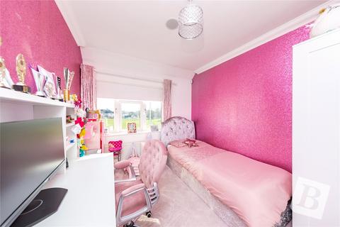 18 Meadow Walk, Dagenham, RM9 5PS