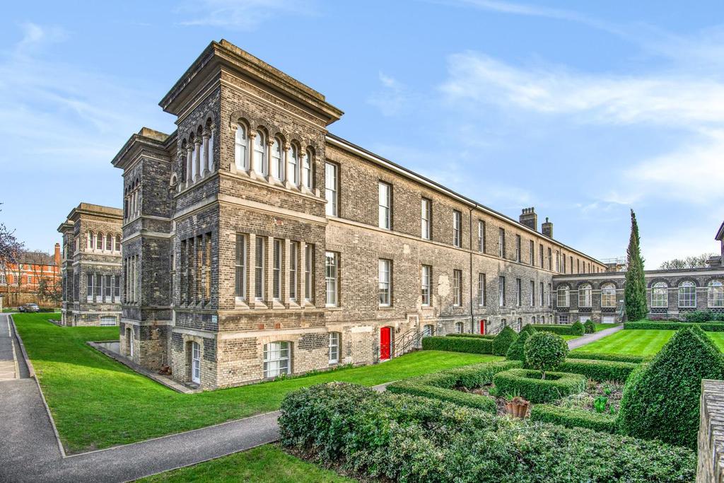 Royal Herbert Pavilions, Gilbert Close, Shooters Hill 3 bed flat for