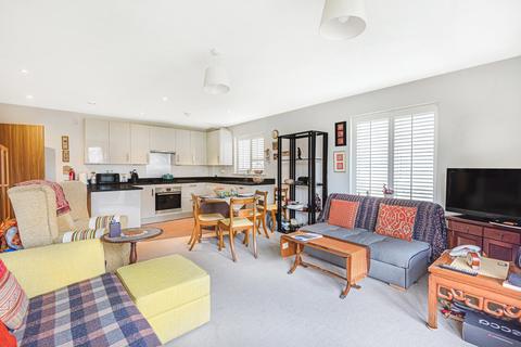 10 Weyview Gardens, Godalming, GU7 1GG