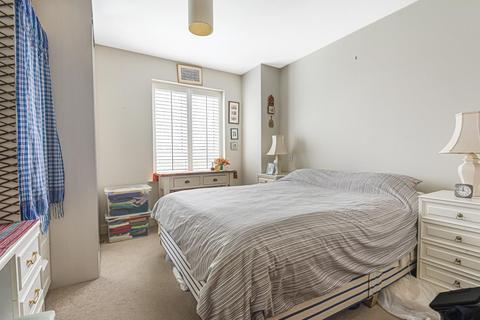 10 Weyview Gardens, Godalming, GU7 1GG