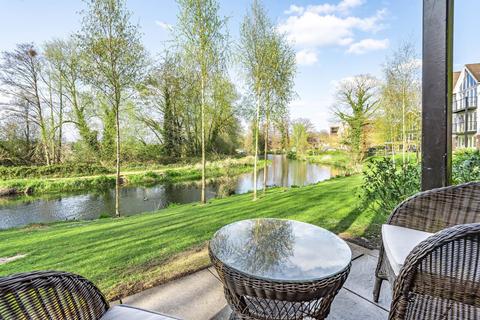10 Weyview Gardens, Godalming, GU7 1GG