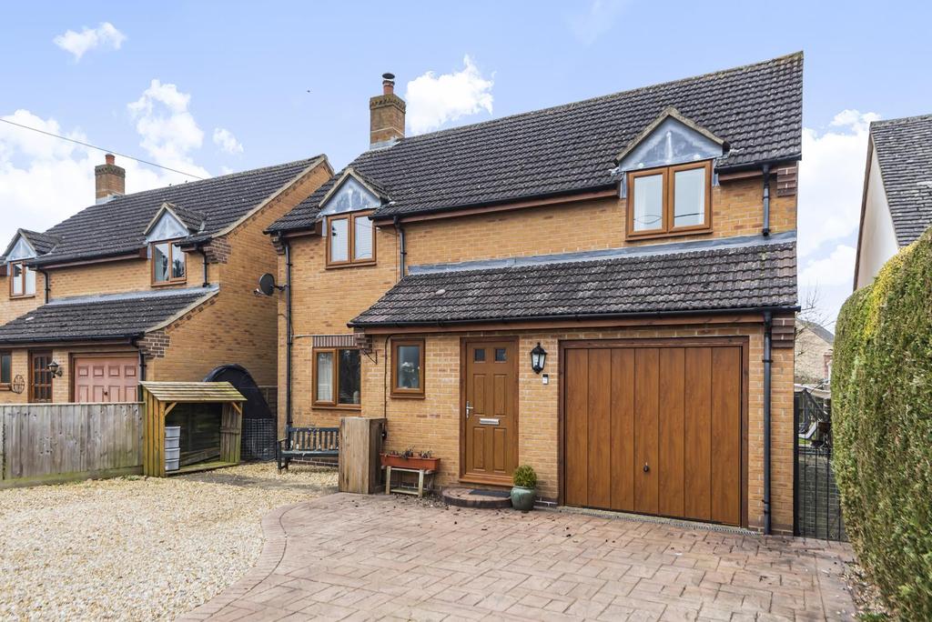 Burford Road, Carterton, Oxfordshire OX18 4 bed detached house £425,000