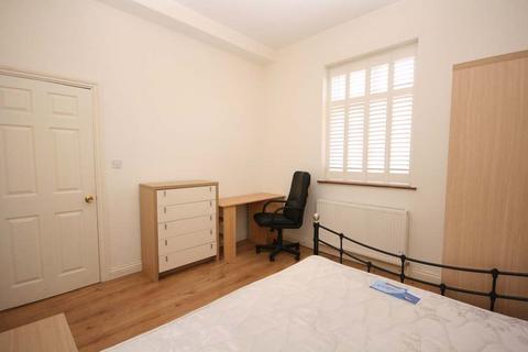 1 bedroom in a house share to rent, Birchfields Road, Manchester M13
