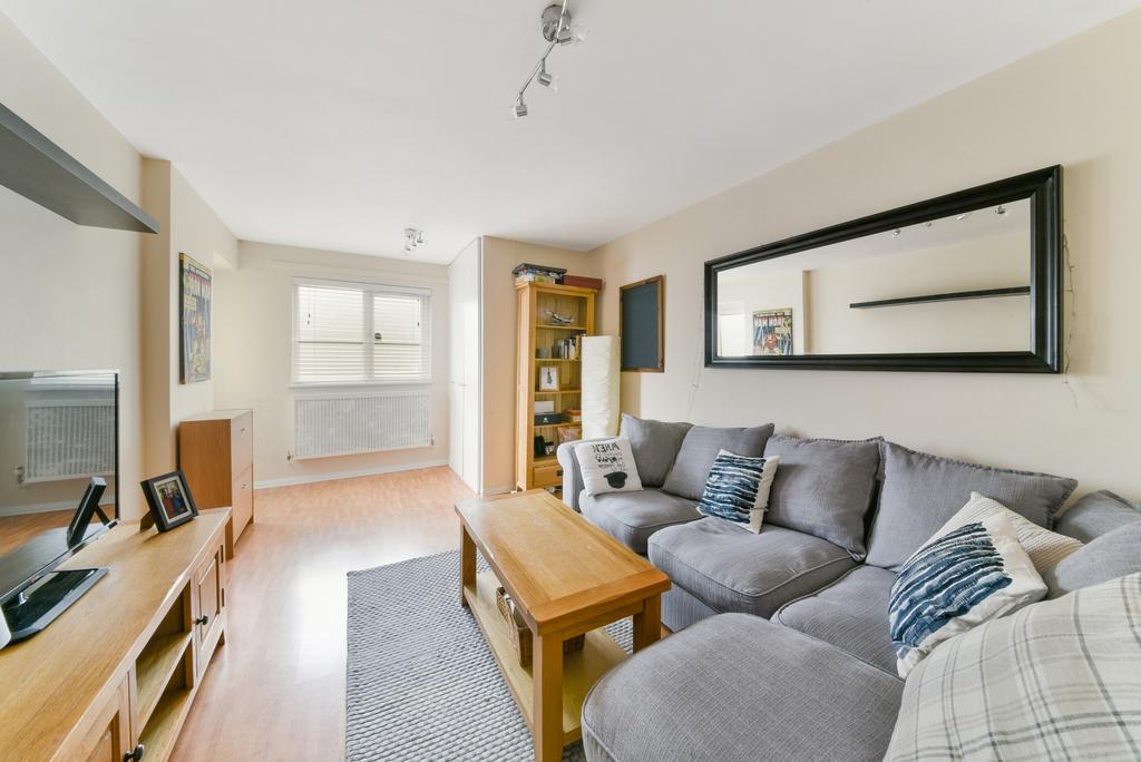 Marlborough Close, Elephant & Caste, London SE17 1 bed apartment - £ ...