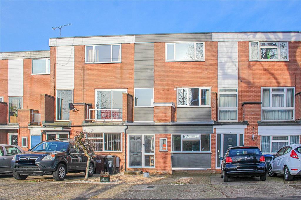 Bull Stag Green, Hatfield, Hertfordshire 3 bed terraced house £400,000