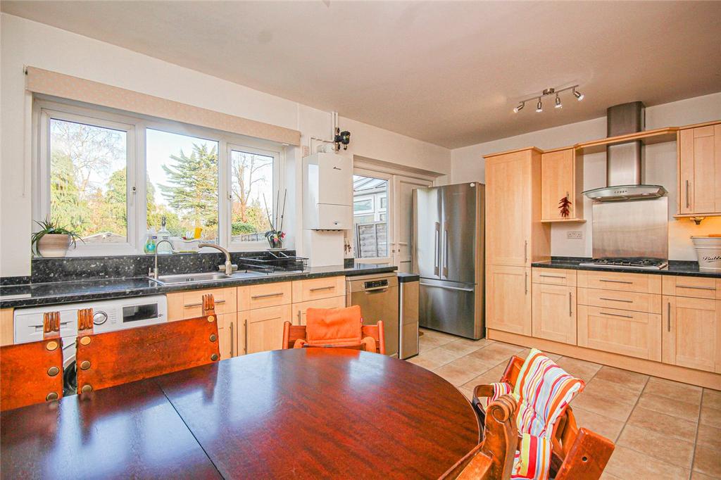Bull Stag Green, Hatfield, Hertfordshire 3 bed terraced house £400,000