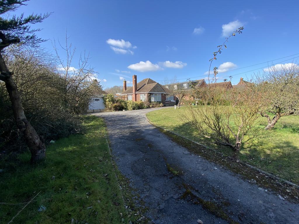 Bures Road, Great Cornard, Sudbury, CO10 2 bed detached bungalow £450,000