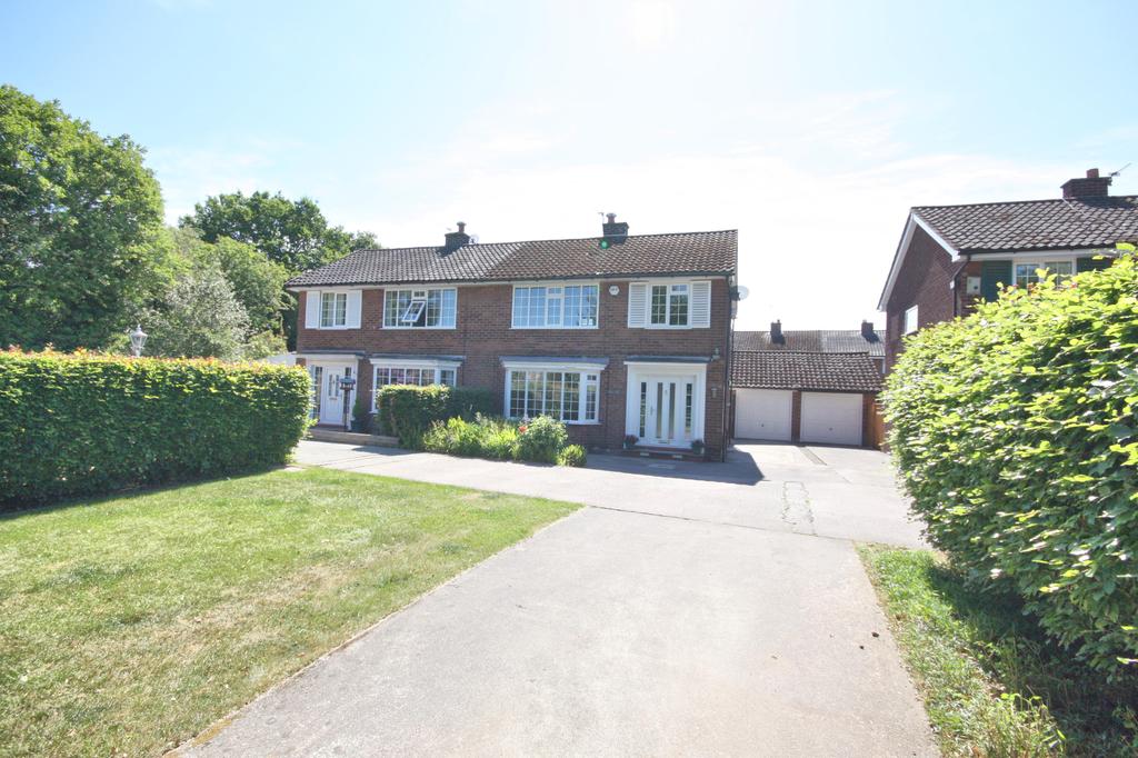 Woodford Road, Poynton, Cheshire, SK12 3 bed semidetached house for