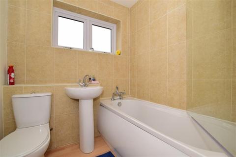 17 Thistledown, Gravesend, DA12 5ET