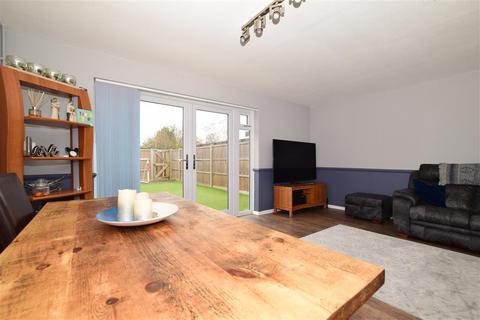 17 Thistledown, Gravesend, DA12 5ET