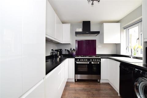 17 Thistledown, Gravesend, DA12 5ET