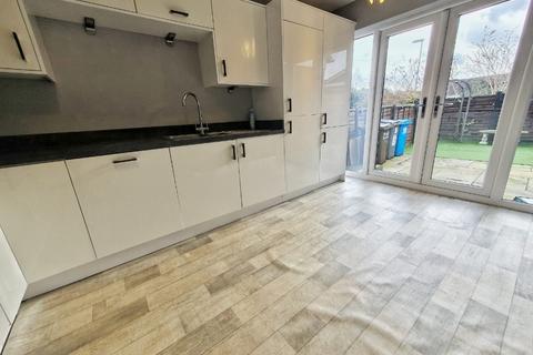 29 Alwin Road, Shaw, Oldham, OL2 7YD