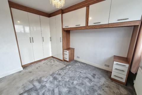 29 Alwin Road, Shaw, Oldham, OL2 7YD