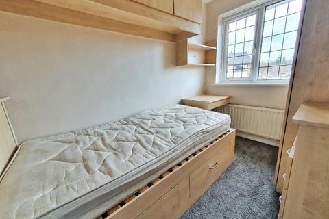 29 Alwin Road, Shaw, Oldham, OL2 7YD