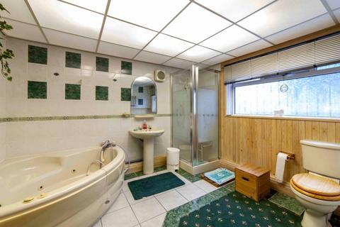 39 Clevedon Road, Chadderton, Oldham, OL9 0AH