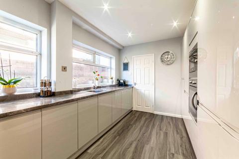 12 Den Hill Drive, Springhead, Oldham, OL4 4NR