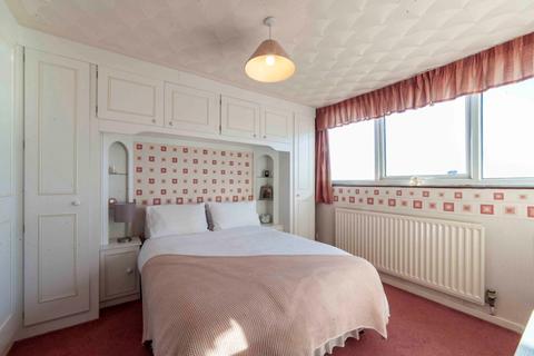12 Den Hill Drive, Springhead, Oldham, OL4 4NR