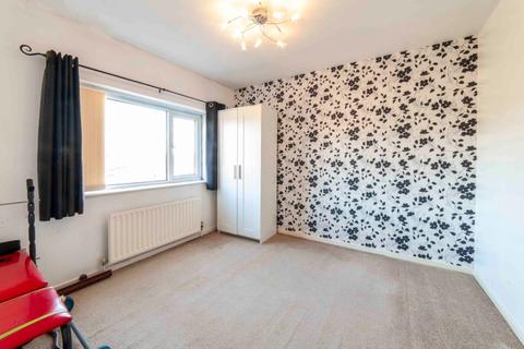 12 Den Hill Drive, Springhead, Oldham, OL4 4NR