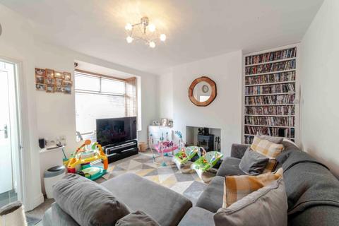 18 Thomas Street, Lees, Oldham, OL4 5BU