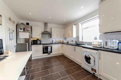 18 Thomas Street, Lees, Oldham, OL4 5BU