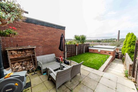 18 Thomas Street, Lees, Oldham, OL4 5BU