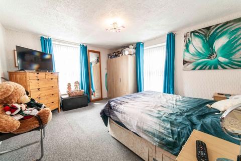 13 West Street, Lees, Oldham, OL4 5AS