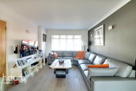 80 Goshawk Gardens, Hayes, UB4 8LB