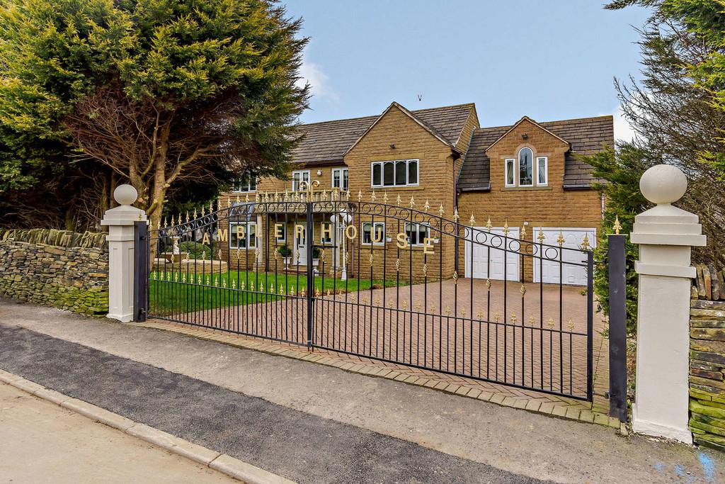 Moor Close Lane, Ambler Thorn, Queensbury 5 bed detached house £540,000
