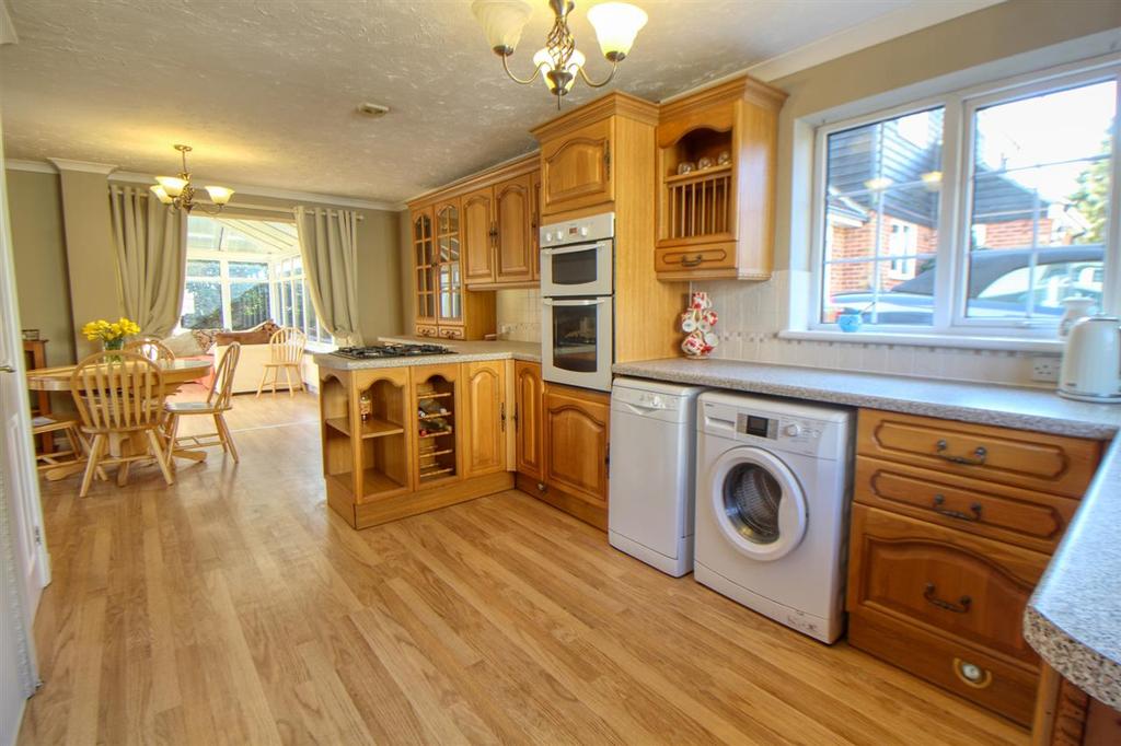 Bream Court, Parsons Heath, Colchester 4 bed detached house £375,000