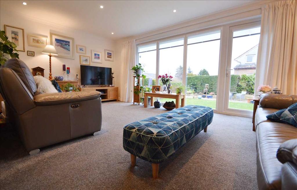 Larch Grove, Silvertonhill, Hamilton 3 bed detached house £214,995