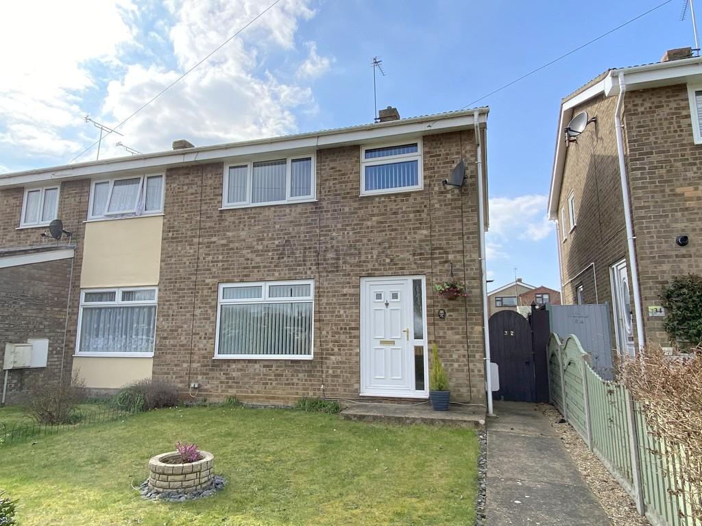 Cambrian Crescent, Oulton, Lowestoft 3 bed semidetached house £220,000