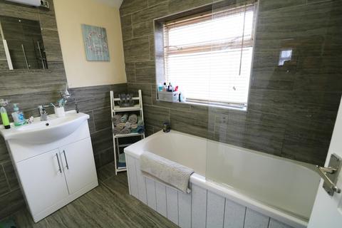 48 Haslucks Croft, Shirley, Solihull, B90 2EQ