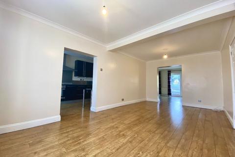 41 Homeway, Romford, RM3 0HD