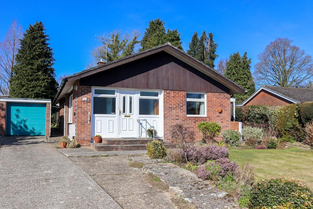 Fairfield Green, Four Marks 3 bed detached bungalow £475,000