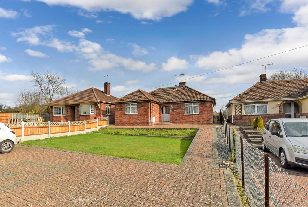 Bergholt Road Colchester Co4 5at 2 Bed Detached Bungalow £330 000