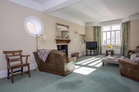 15 Augusta Road, Penarth, CF64 5RH