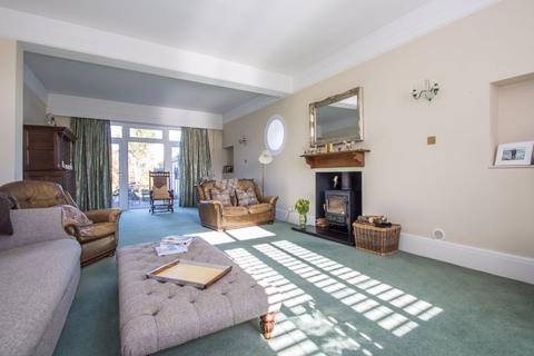 15 Augusta Road, Penarth, CF64 5RH