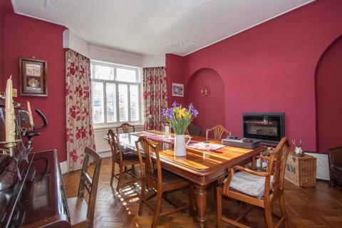 15 Augusta Road, Penarth, CF64 5RH