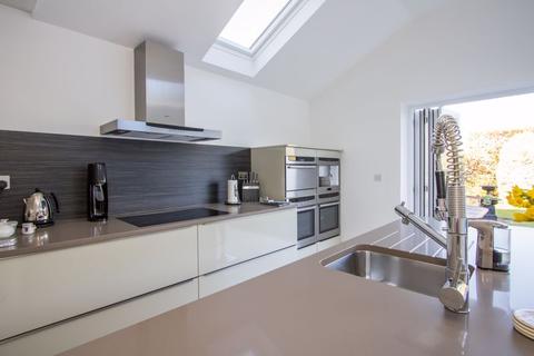 15 Augusta Road, Penarth, CF64 5RH