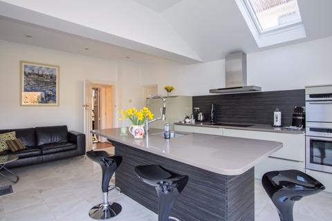 15 Augusta Road, Penarth, CF64 5RH