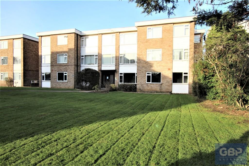 Ferguson Court, Gidea Park, Romford RM2 2 bed flat £1,200 pcm (£277 pw)